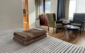 East Cliff Folkestone Guest Suite With Own Entrance
